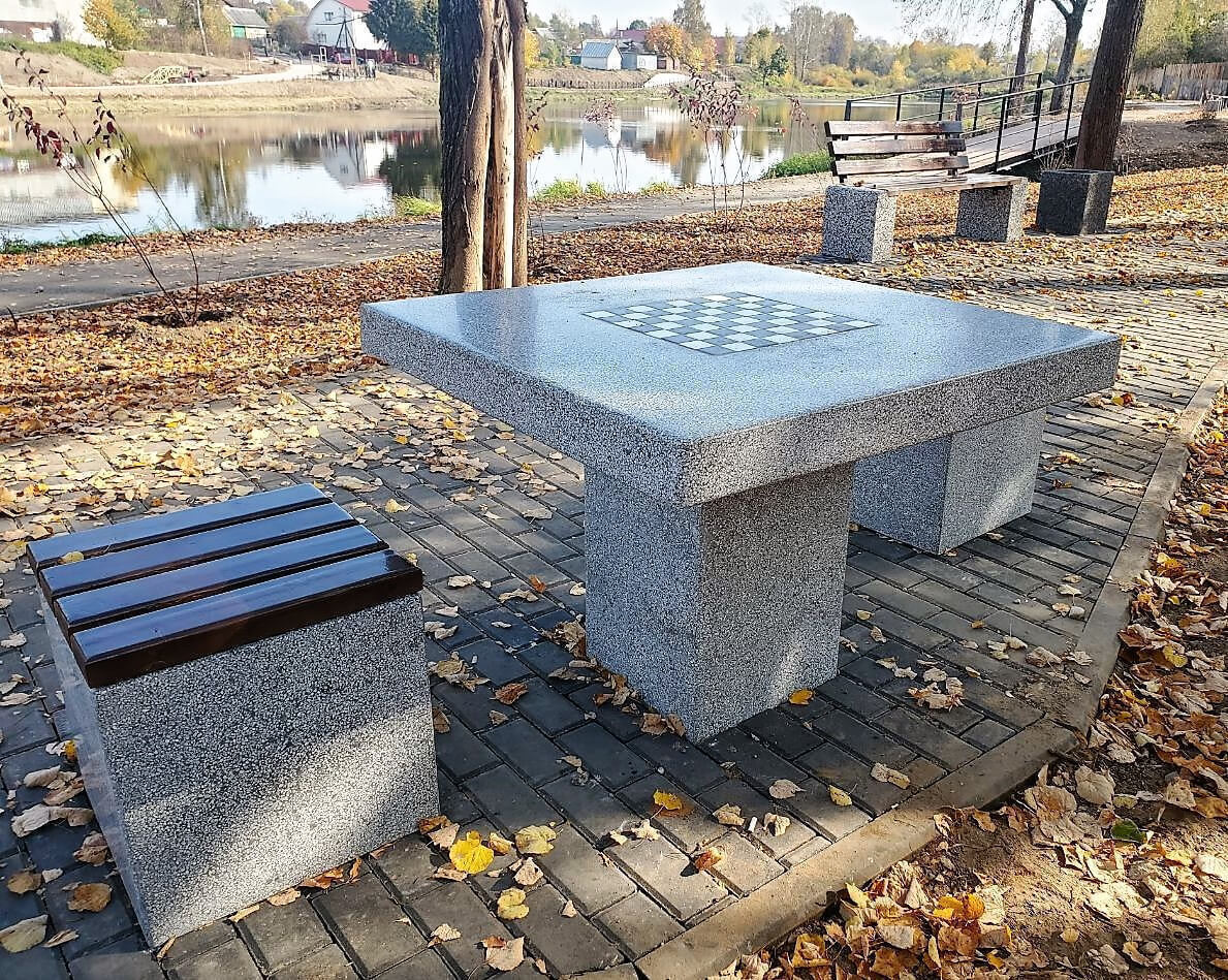 Шахматный стол из бетона